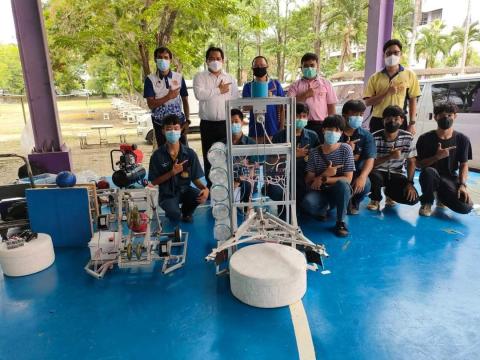 เข้าร่วมการแข่งขันหุ่นยนต์ ABU อาชีวศึกษา